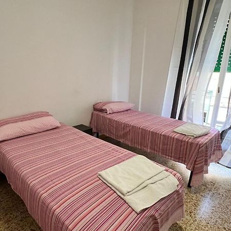Jr-Escanio Ancona Luaran gambar