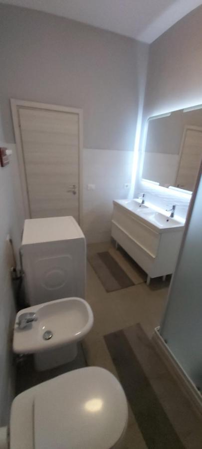 Jr-Escanio Ancona Luaran gambar