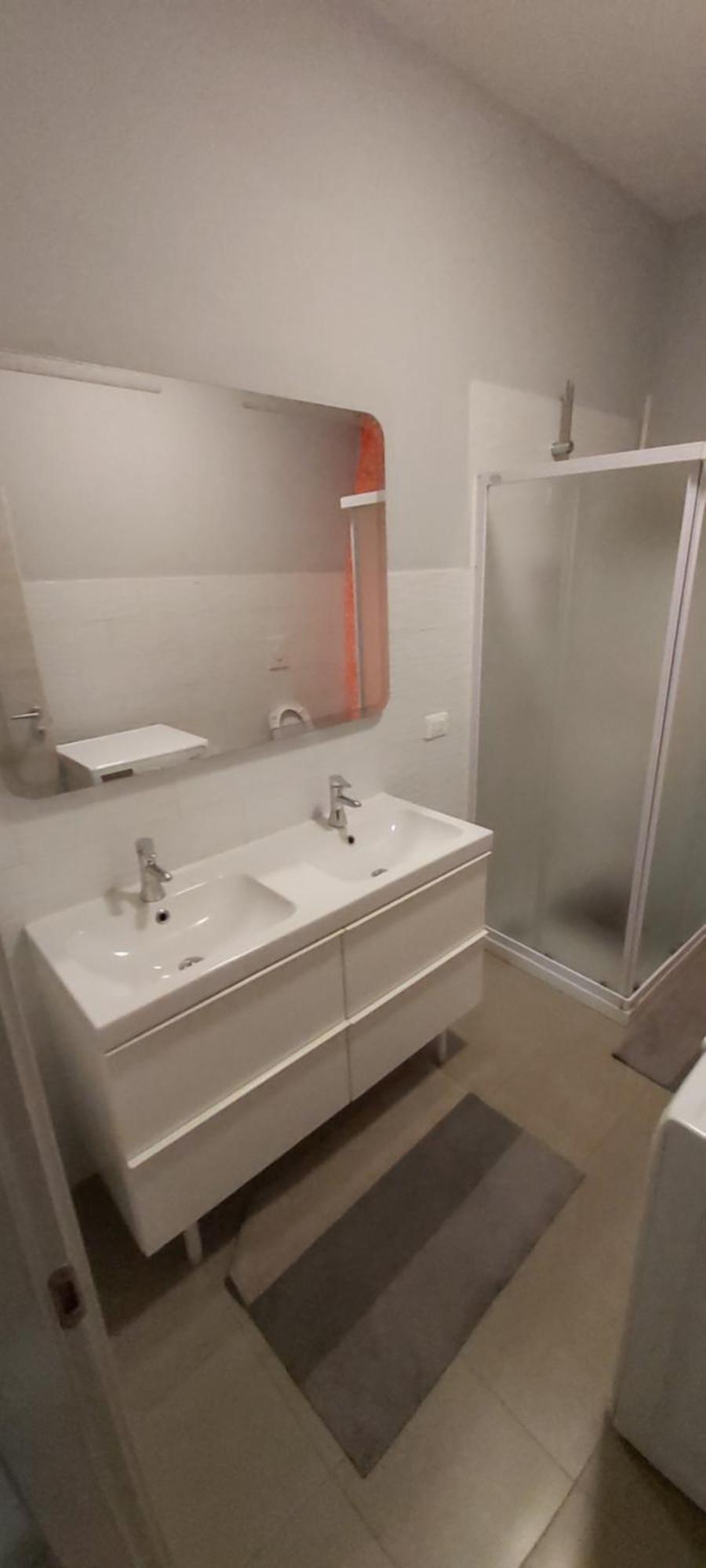 Jr-Escanio Ancona Luaran gambar