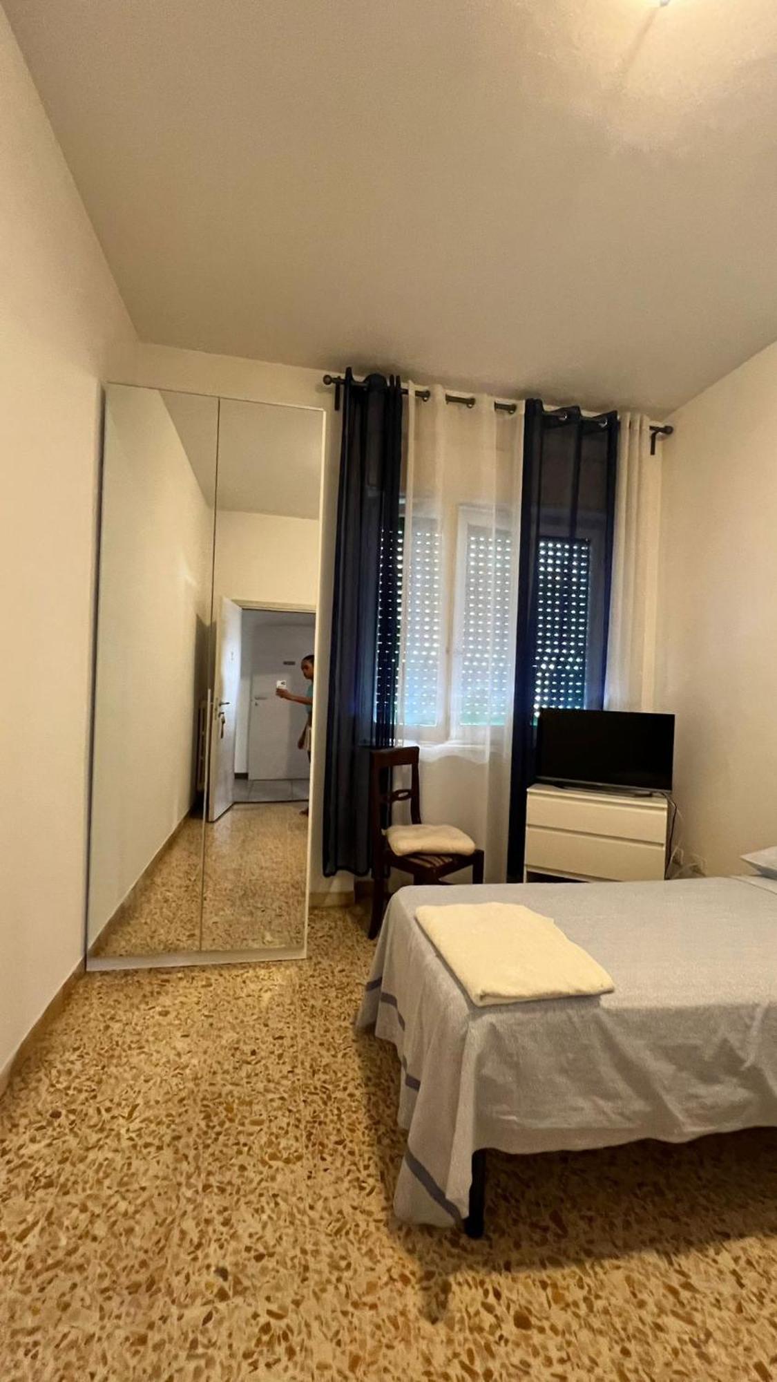 Jr-Escanio Ancona Luaran gambar